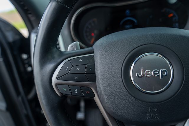Vehicle image 27 of 41