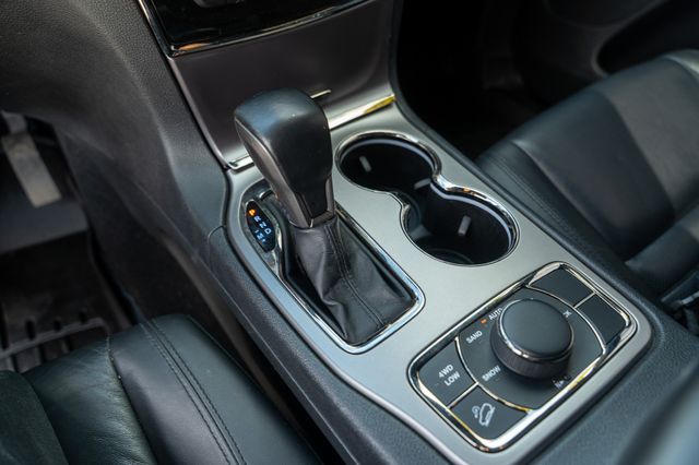 Vehicle image 33 of 41