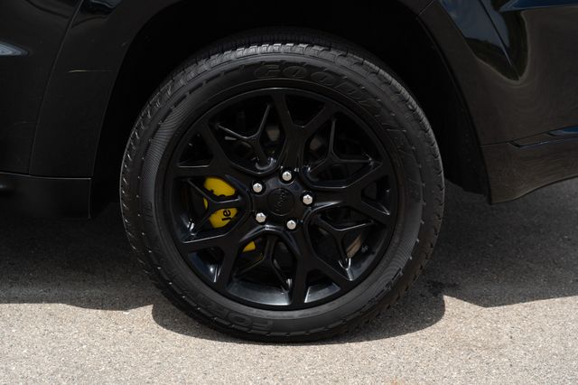 Vehicle image 9 of 41