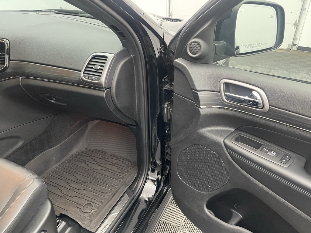 Vehicle image 20 of 35