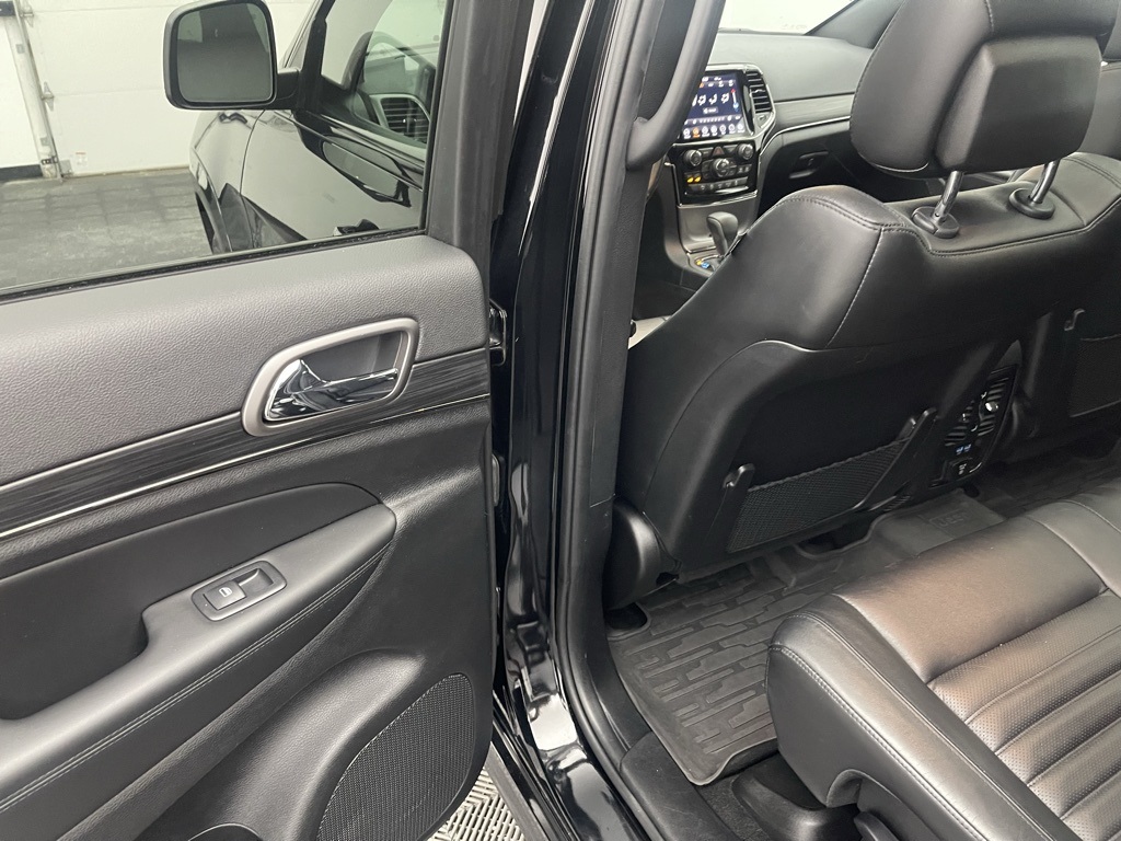 Vehicle image 16 of 35