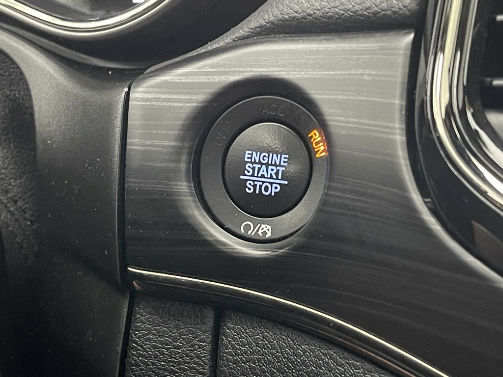 Vehicle image 32 of 35