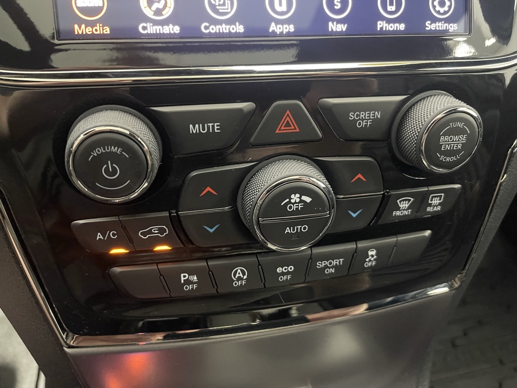 Vehicle image 33 of 35