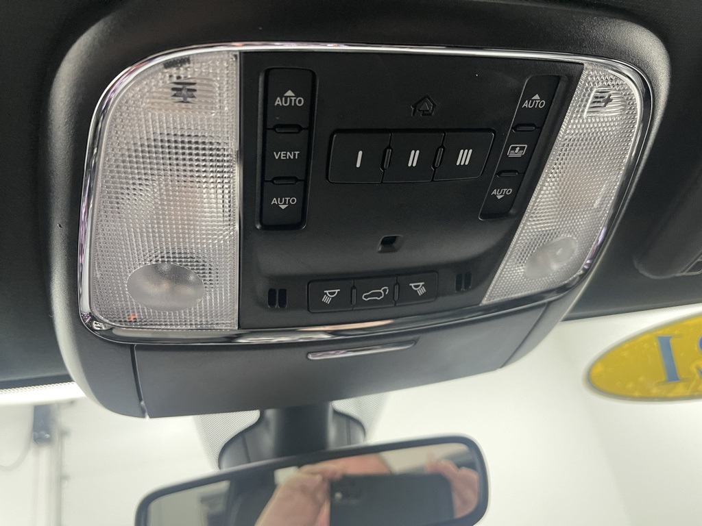 Vehicle image 28 of 35