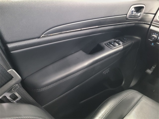 Vehicle image 32 of 42