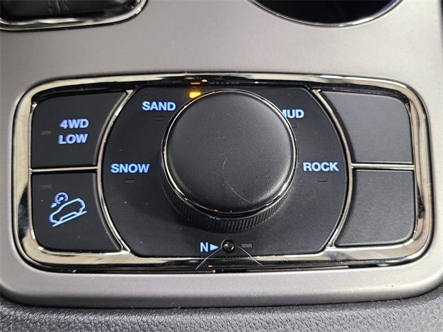 Vehicle image 25 of 42