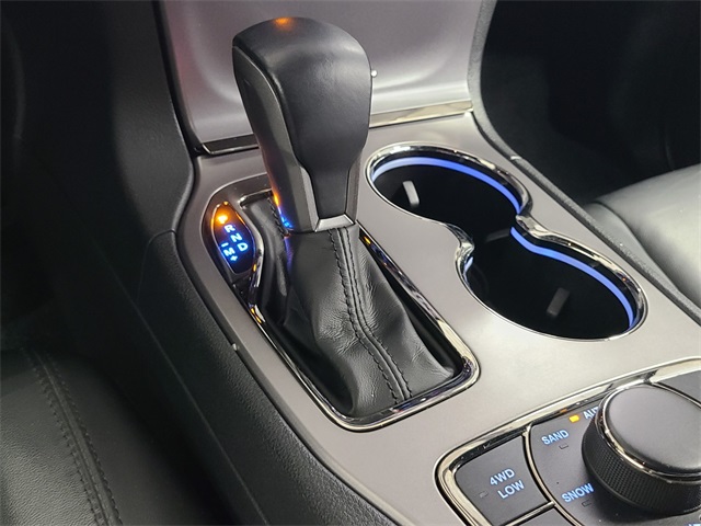 Vehicle image 24 of 42