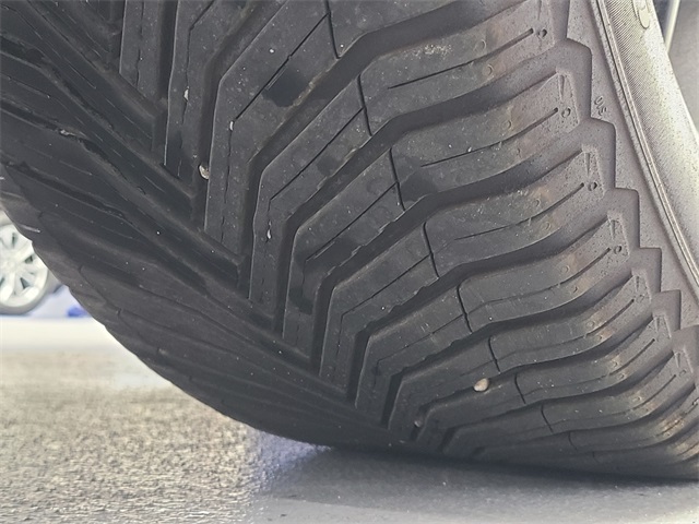 Vehicle image 13 of 42