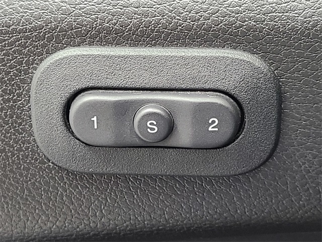 Vehicle image 39 of 42