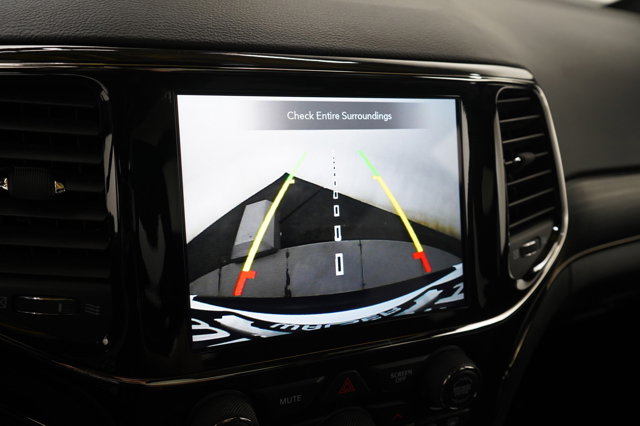 Vehicle image 21 of 31