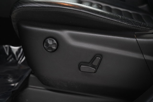 Vehicle image 28 of 31