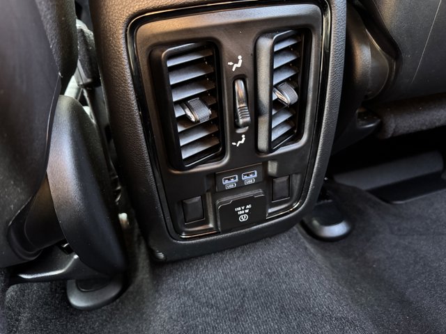 Vehicle image 28 of 33