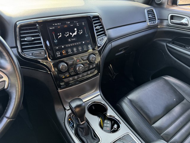 Vehicle image 23 of 33