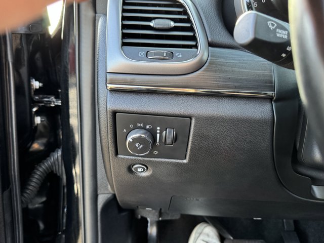 Vehicle image 31 of 33