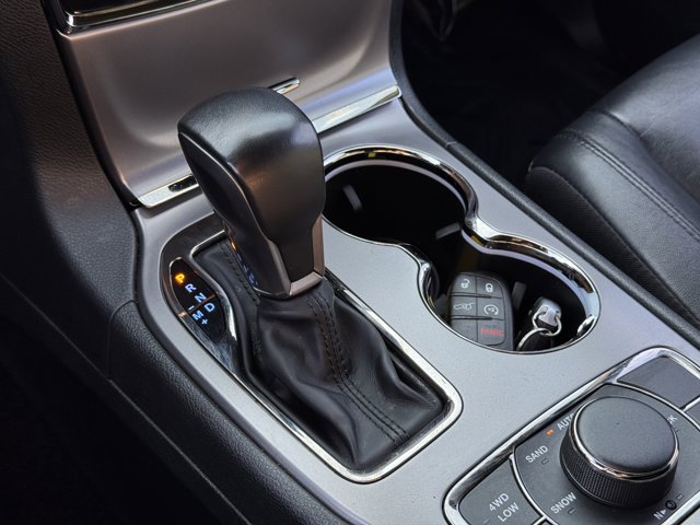 Vehicle image 22 of 33