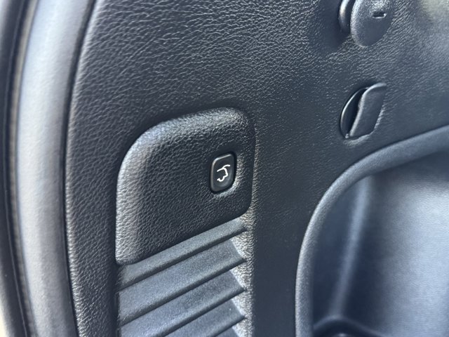 Vehicle image 26 of 33