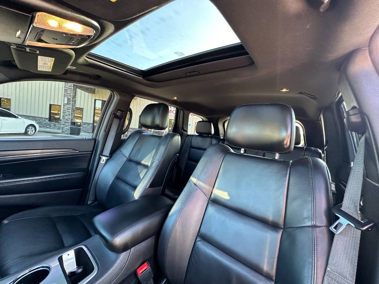 Vehicle image 12 of 18