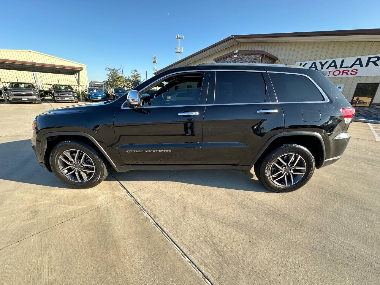 Vehicle image 6 of 18