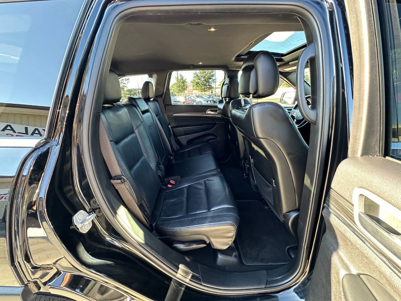 Vehicle image 14 of 18