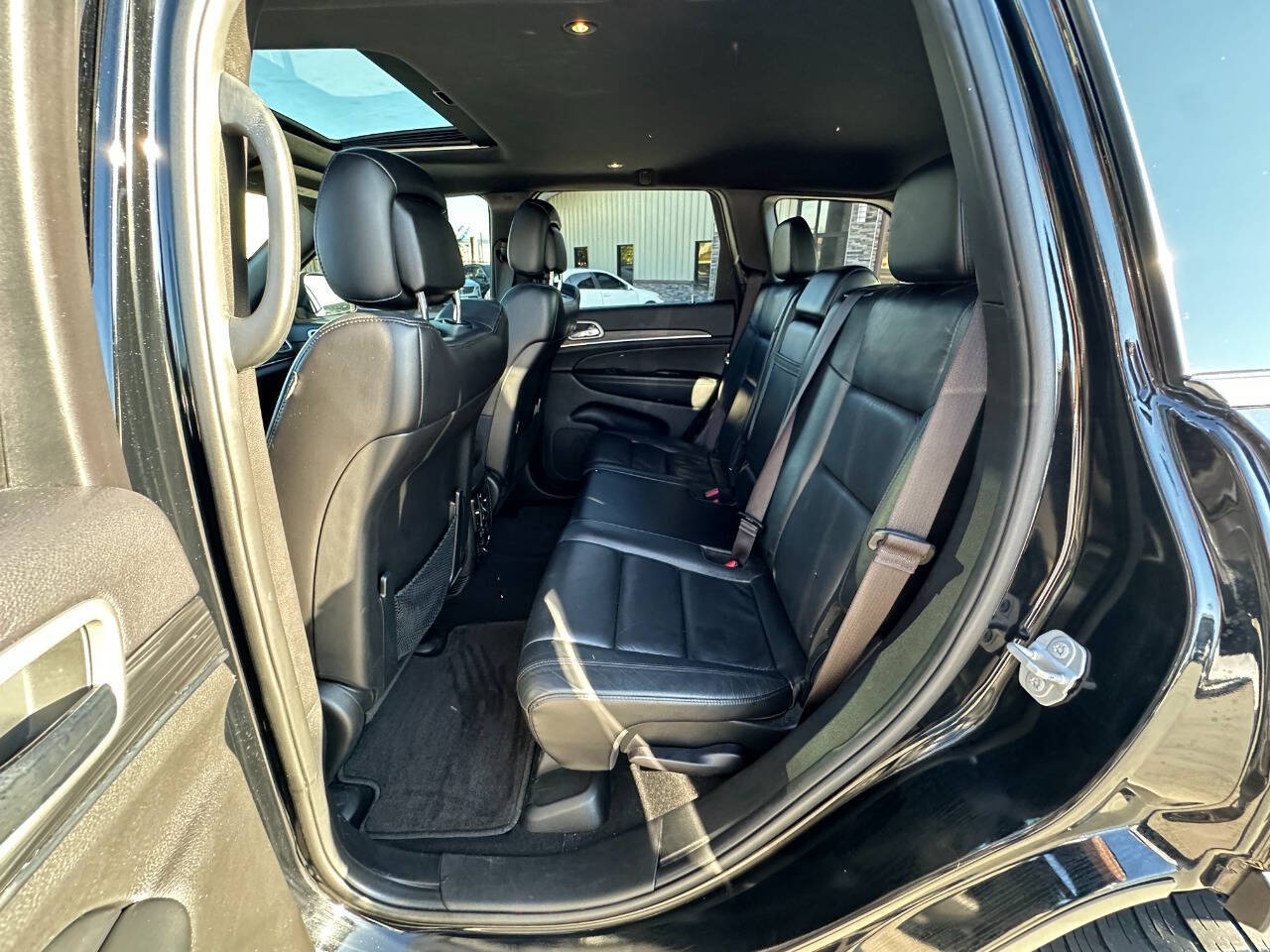Vehicle image 13 of 18