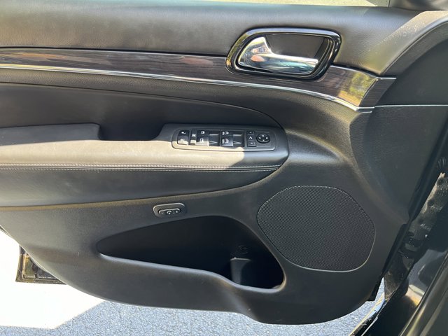 Vehicle image 15 of 21