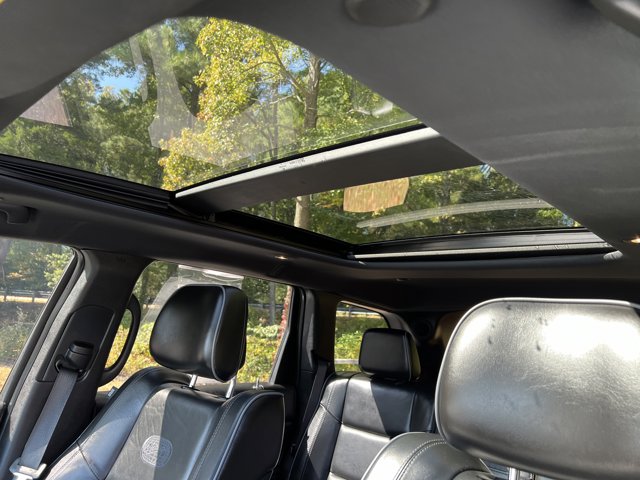 Vehicle image 17 of 21
