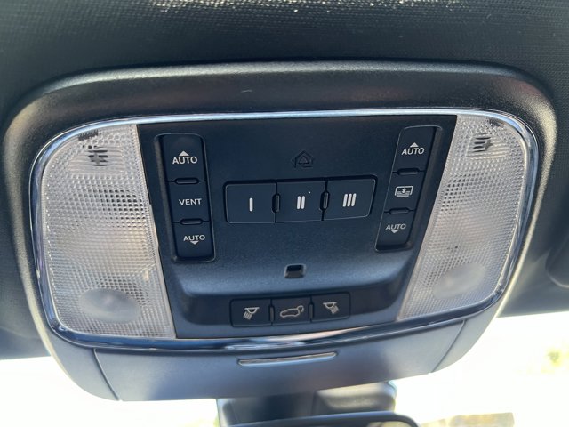 Vehicle image 13 of 21