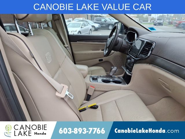 Vehicle image 10 of 32
