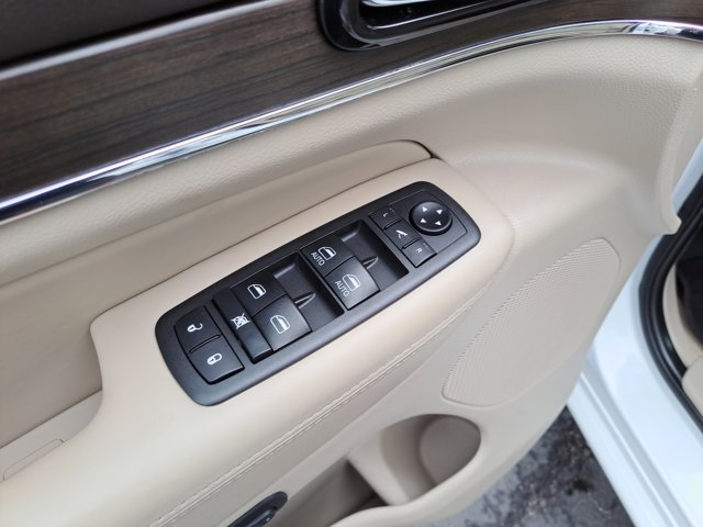 Vehicle image 19 of 31