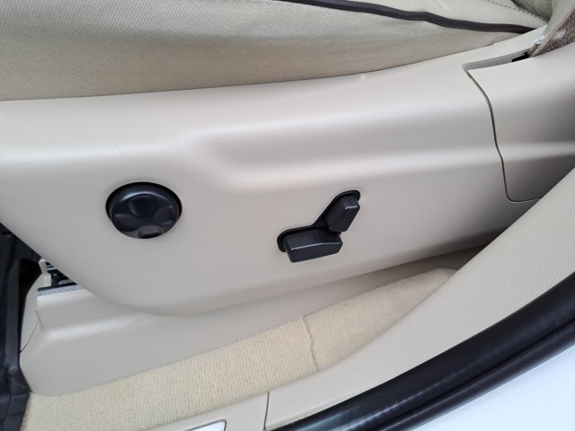 Vehicle image 16 of 31