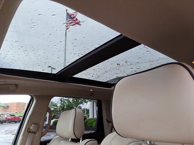 Vehicle image 17 of 31