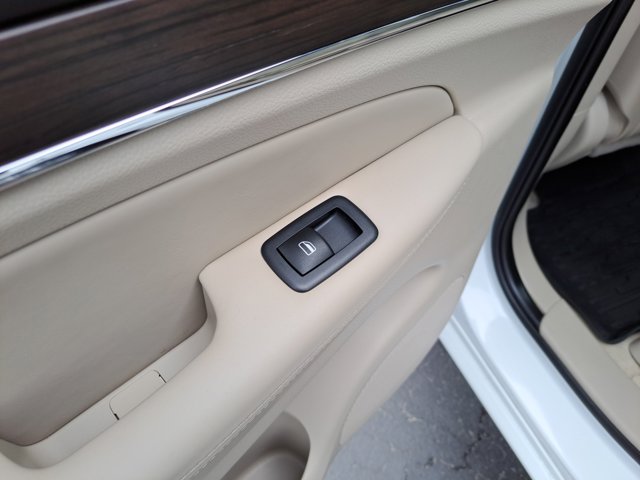 Vehicle image 14 of 31