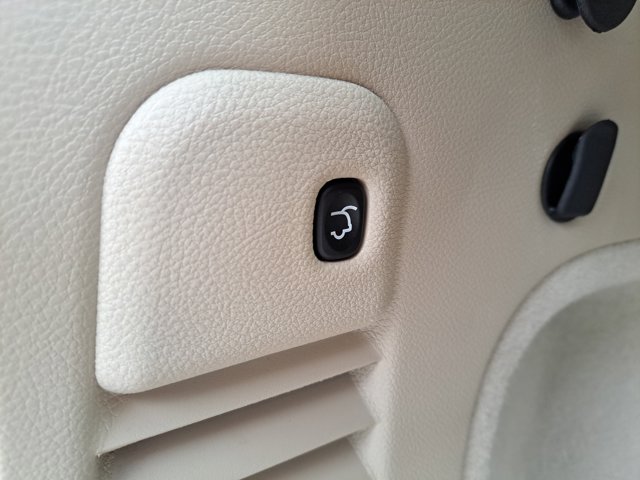 Vehicle image 9 of 31