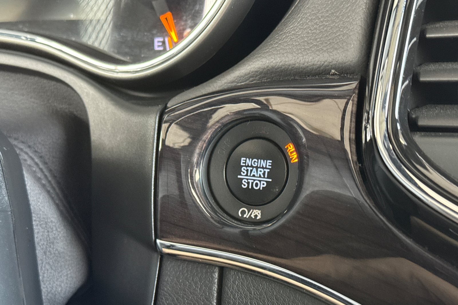 Vehicle image 26 of 30