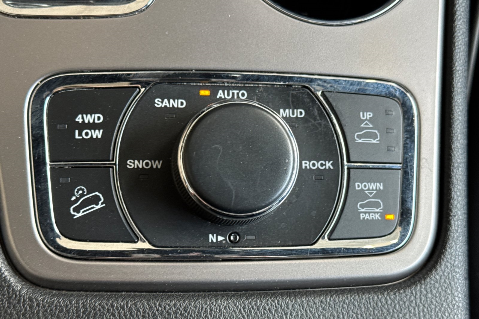 Vehicle image 25 of 30