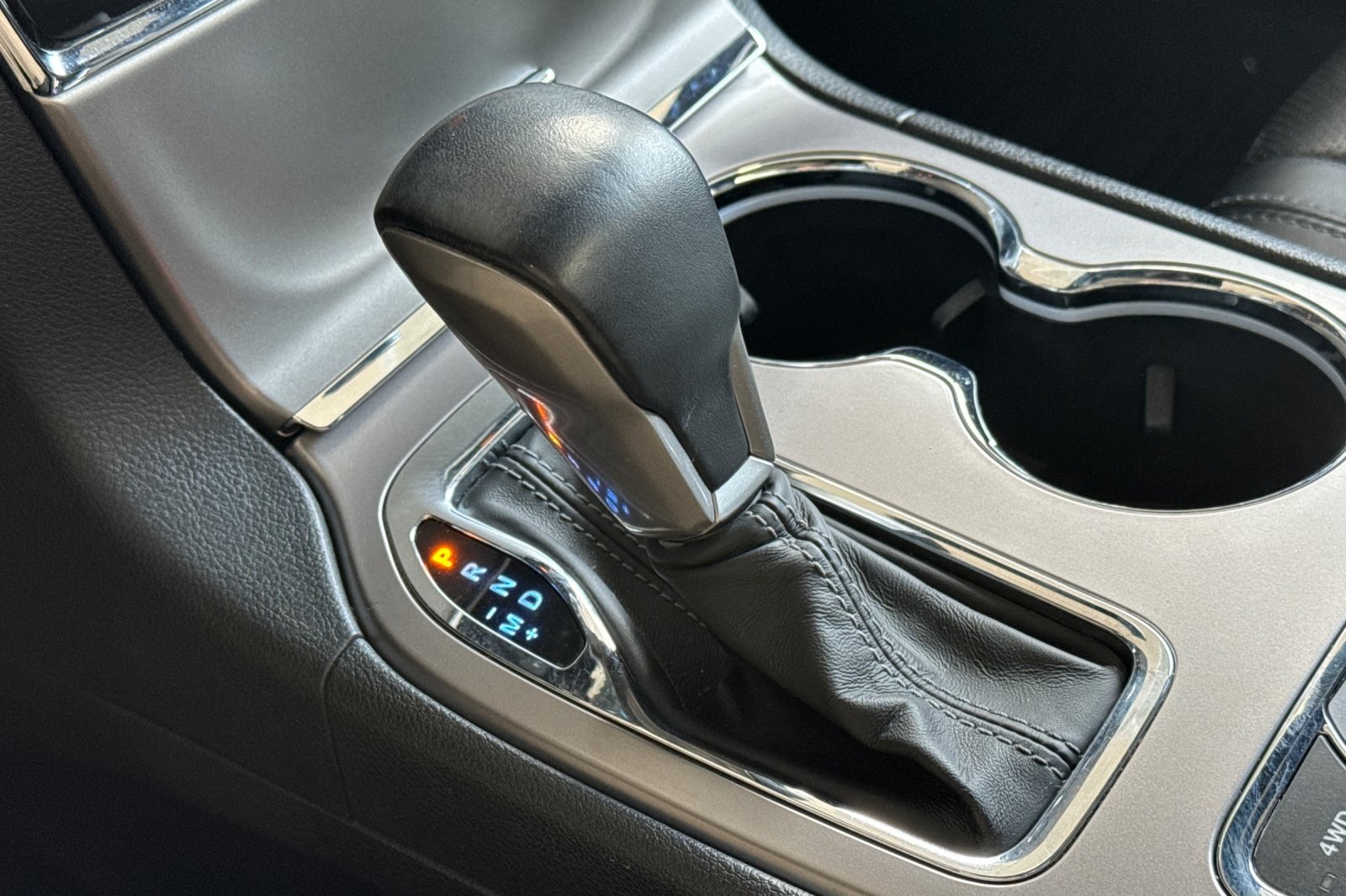 Vehicle image 23 of 30