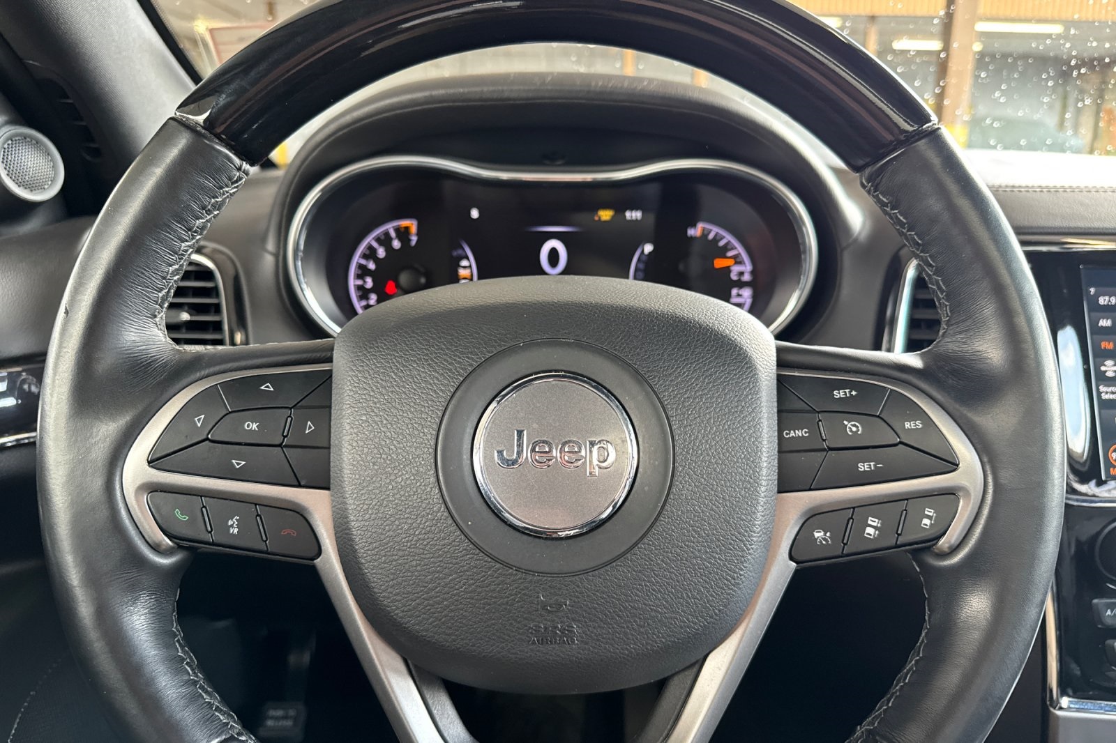 Vehicle image 17 of 30