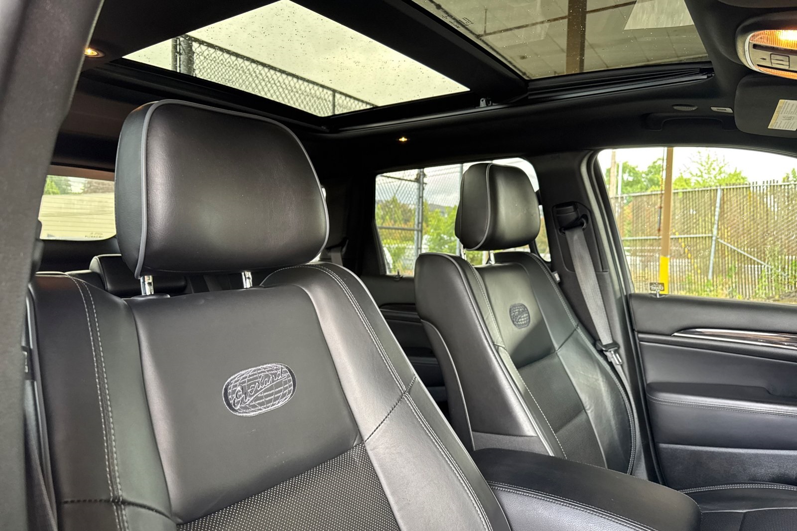 Vehicle image 13 of 30