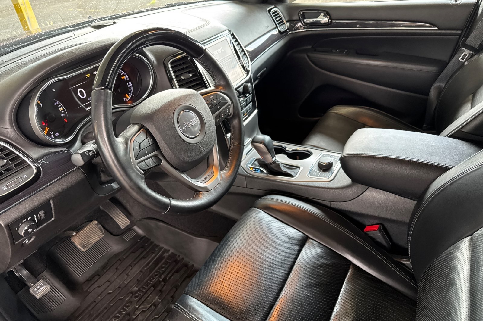 Vehicle image 16 of 30