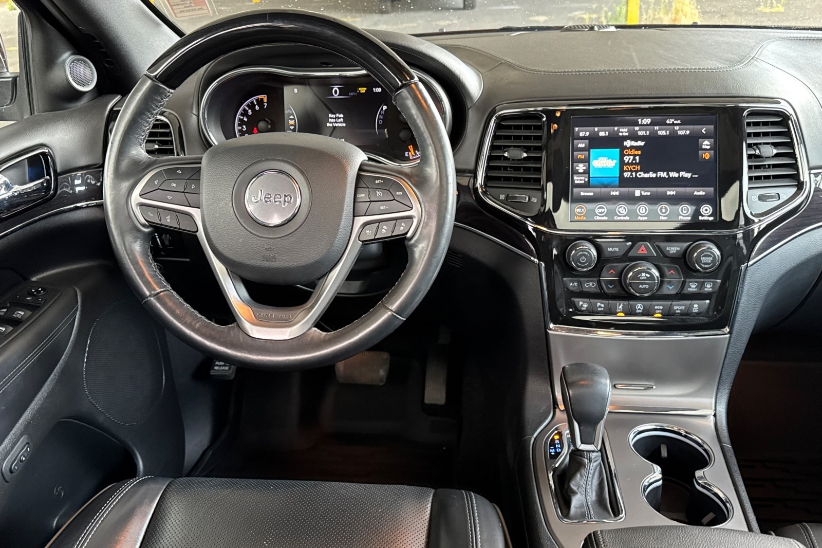 Vehicle image 15 of 30