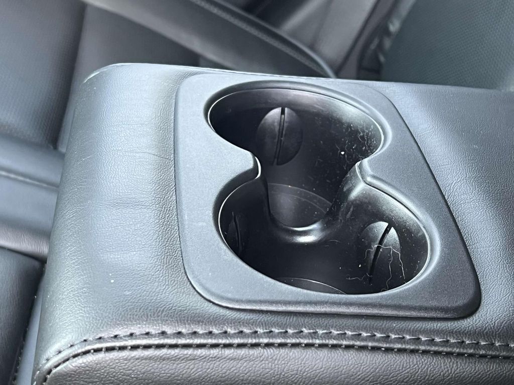 Vehicle image 33 of 36