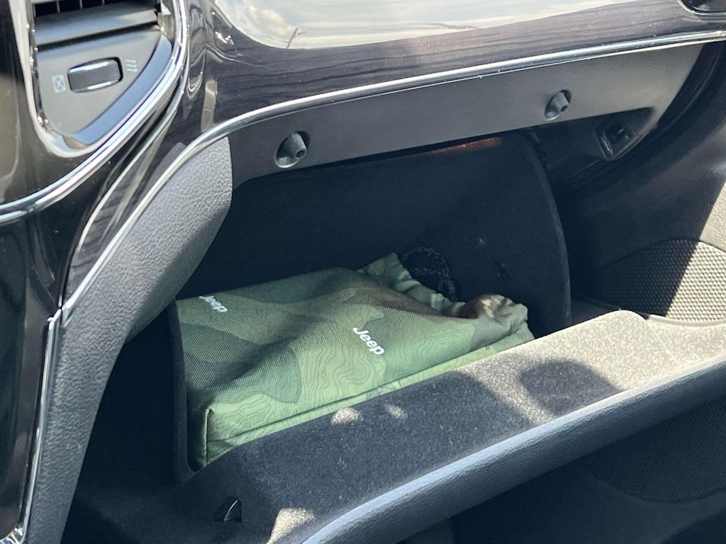 Vehicle image 13 of 36