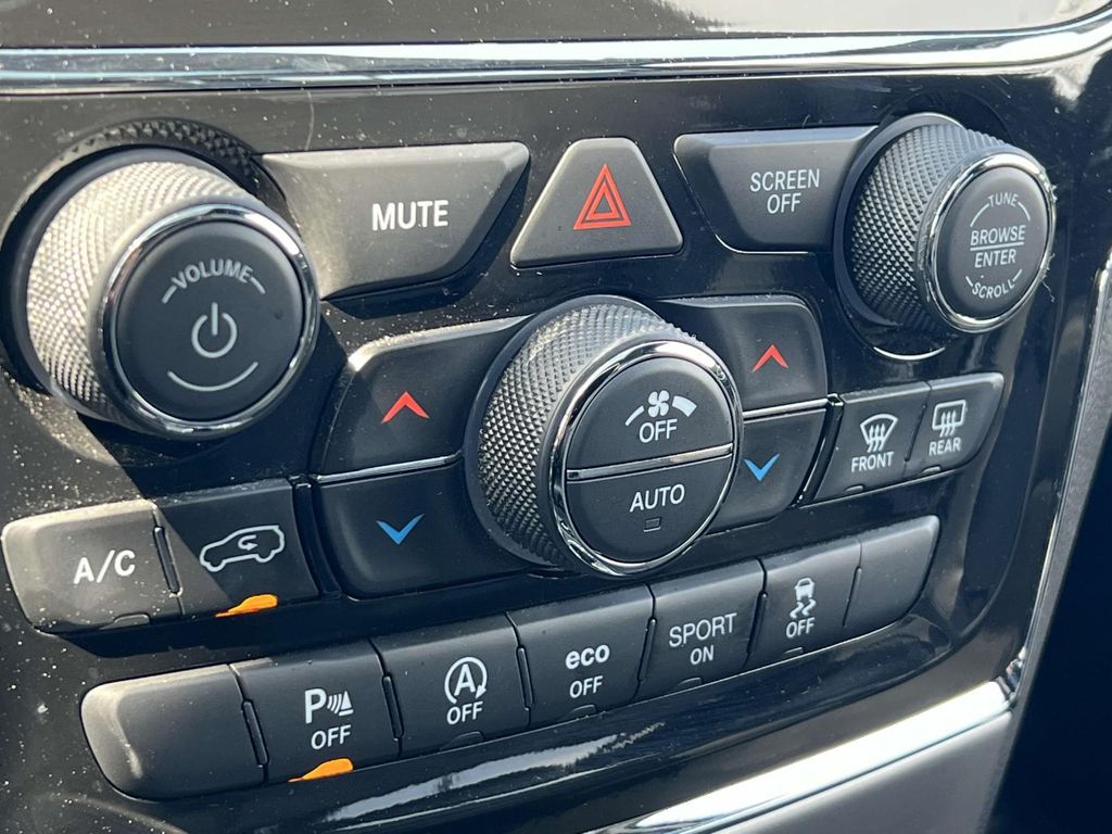 Vehicle image 18 of 36