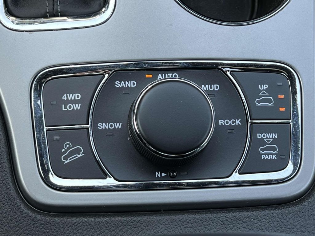 Vehicle image 15 of 36