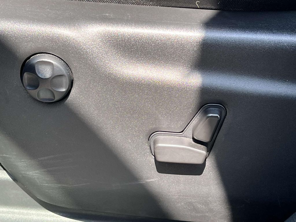 Vehicle image 26 of 36