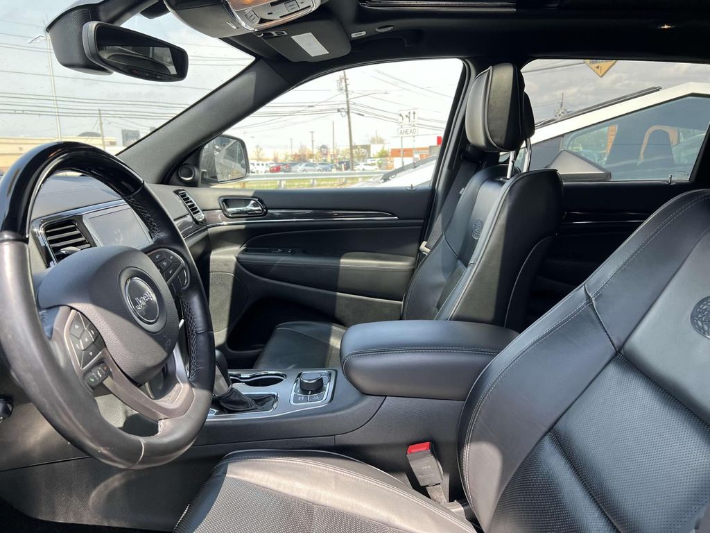 Vehicle image 29 of 36