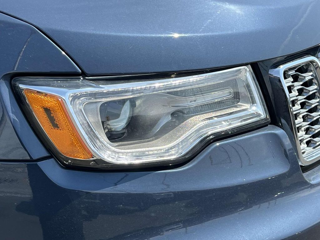 Vehicle image 9 of 36
