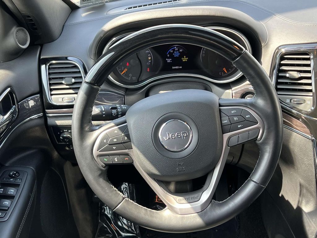 Vehicle image 32 of 36