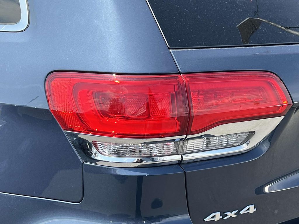 Vehicle image 10 of 36