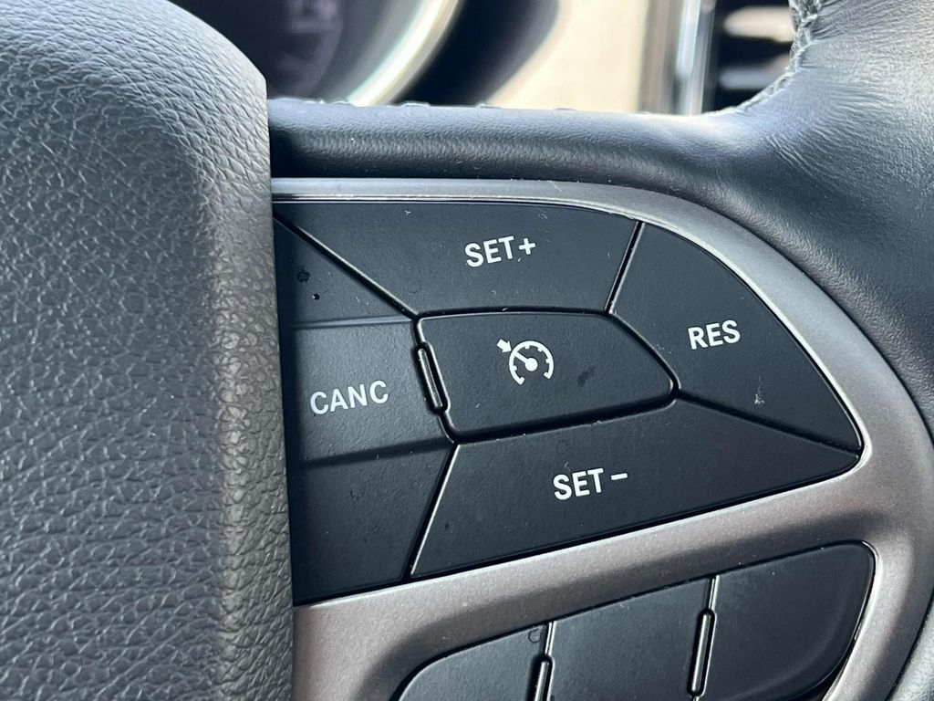 Vehicle image 24 of 36